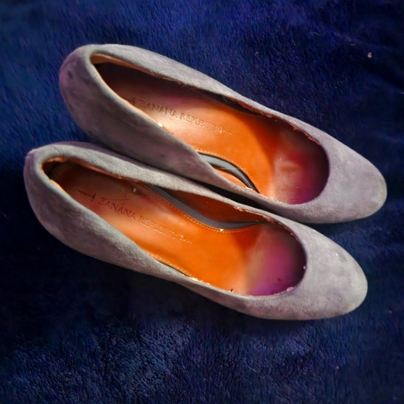 Banana Republic suede heels - Picture 2 of 2